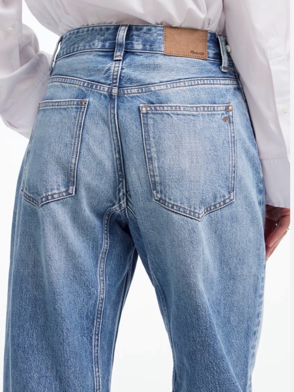 Madewell Darted Barrel-Leg Jeans 26 Dobbins Wash NR527 100% Cotton Denim Trendy - Picture 9 of 9